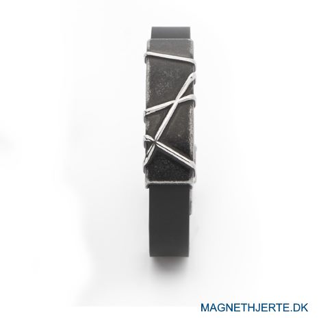 Magnetarmbånd med spændende design i stonewashed look.