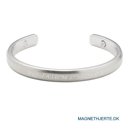 Moderne armring i børstet stål fra Magnethjerte
