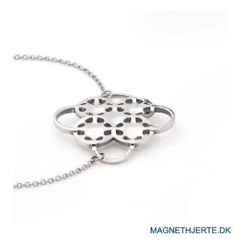 Let og luftigt ornament i en fin og sart kæde fra Magnethjerte