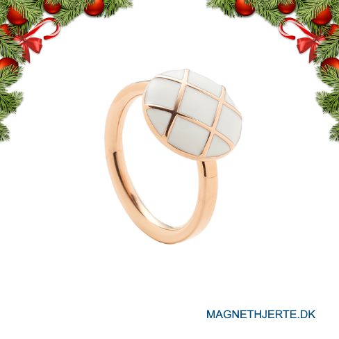En rosaforgyldt ring med hvid emalje fra Magnethjerte
